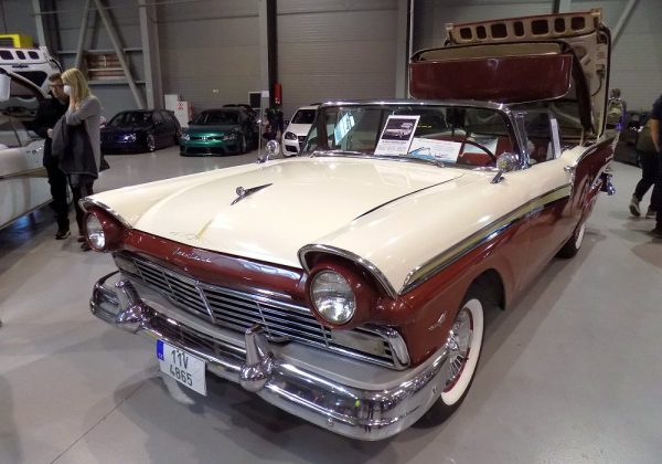 Ford Fairlane 500 Skyliner 312