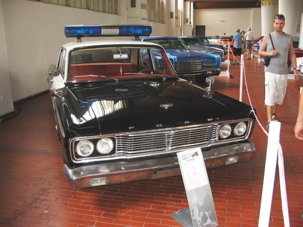 Ford Fairlane Sedan 289