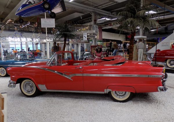 Ford Fairlane Sunliner