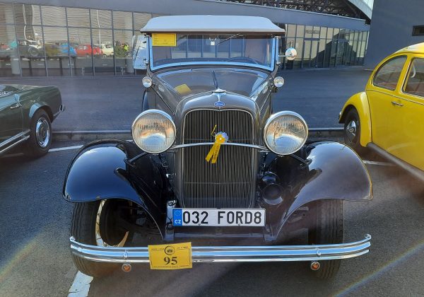 Ford Model 18 V8 Deluxe Roadster
