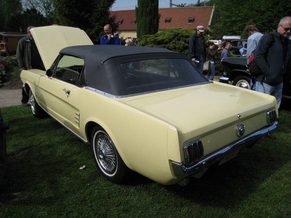 Ford Mustang 200 Convertible