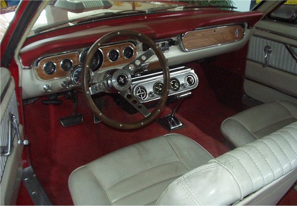 Ford Mustang 225 HP