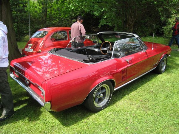 Ford Mustang Convertible 200 HP