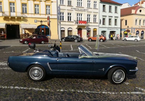 Ford Mustang Convertible 289 V8 225 HP
