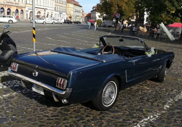 Ford Mustang Convertible 289 V8 225 HP