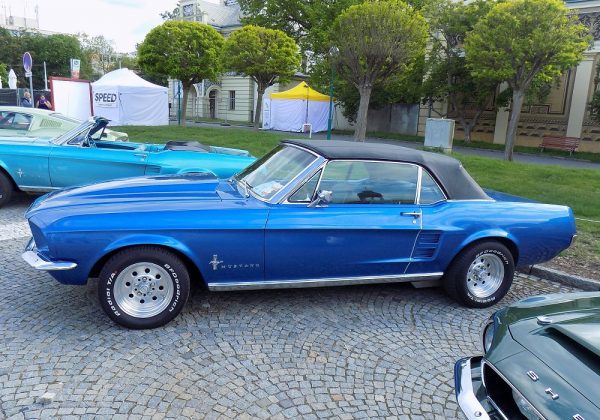 Ford Mustang Convertible GT 271 HP AT