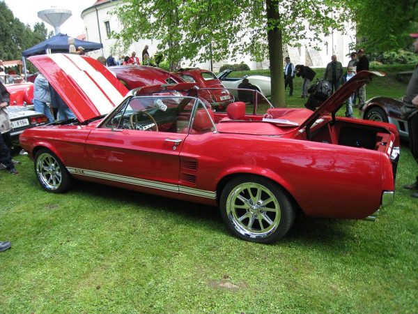 Ford Mustang Convertible GT 450 HP
