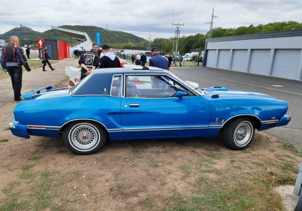 Ford Mustang II Ghia V6 170 HP