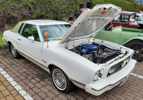 Ford Mustang II Ghia V6 2.8