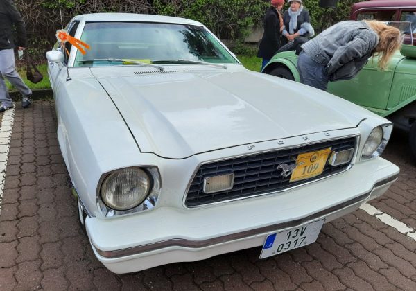 Ford Mustang II Ghia V6 2.8