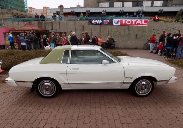 Ford Mustang II Ghia V6 2.8