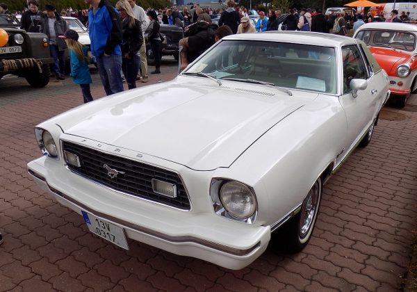 Ford Mustang II Ghia V6 2.8