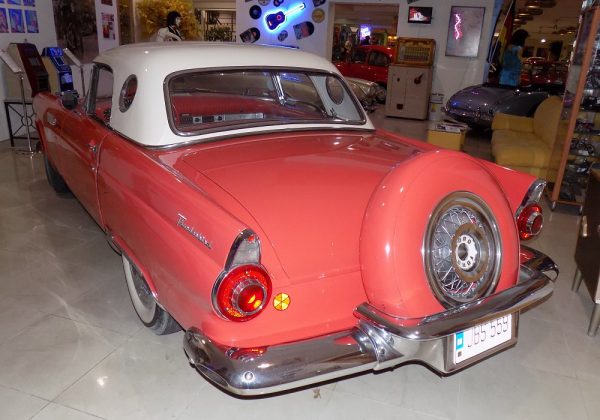 Ford Thunderbird Standard V8