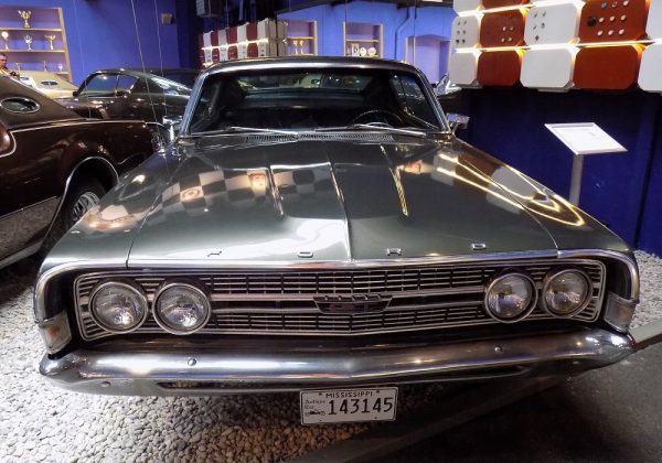 Ford Torino GT Fastback 302