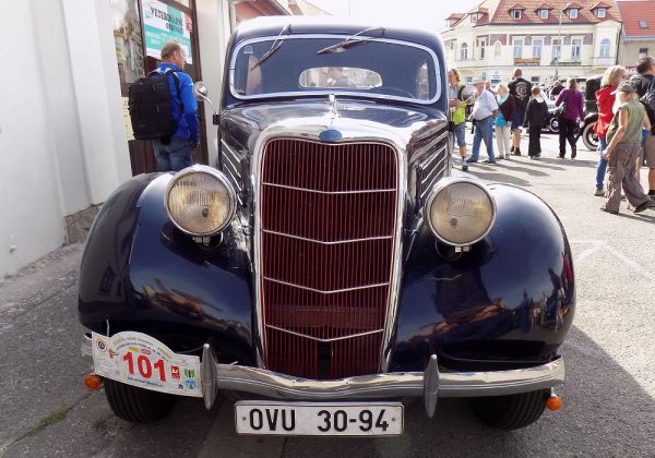 Ford V8 Model 48 Tudor Sedan