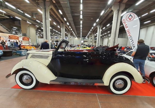 Ford V8 model 78 Deluxe Cabriolet