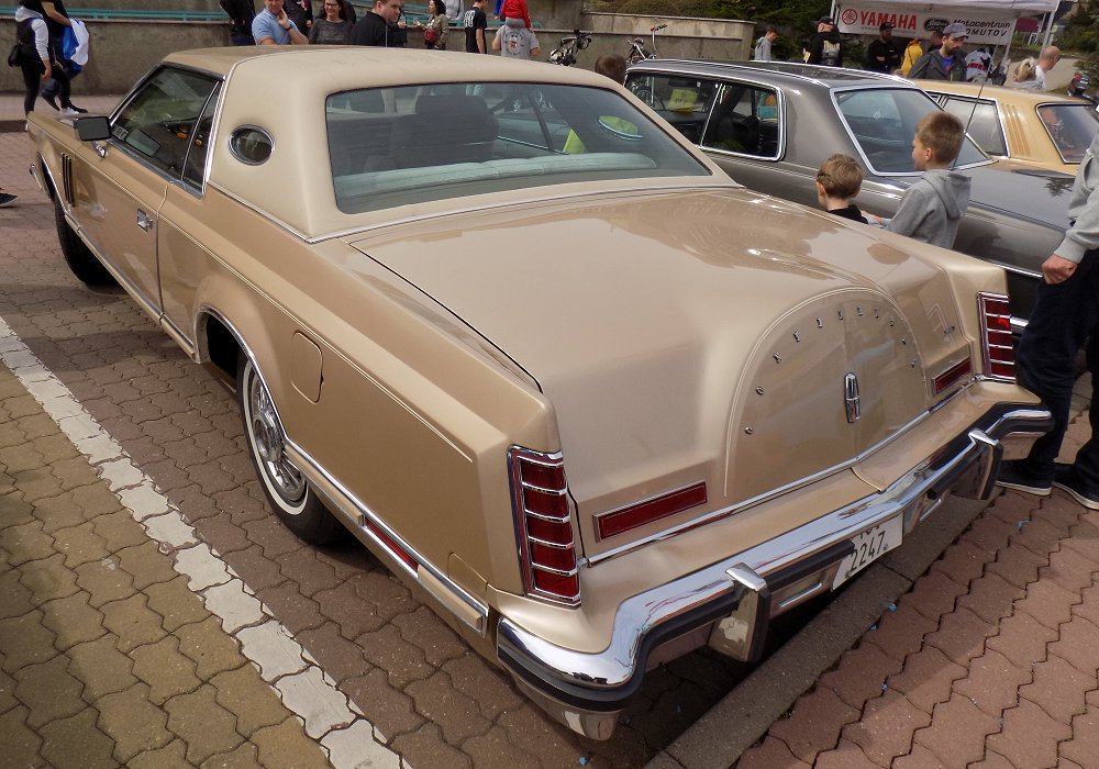 Lincoln Continental Mark V 6.6