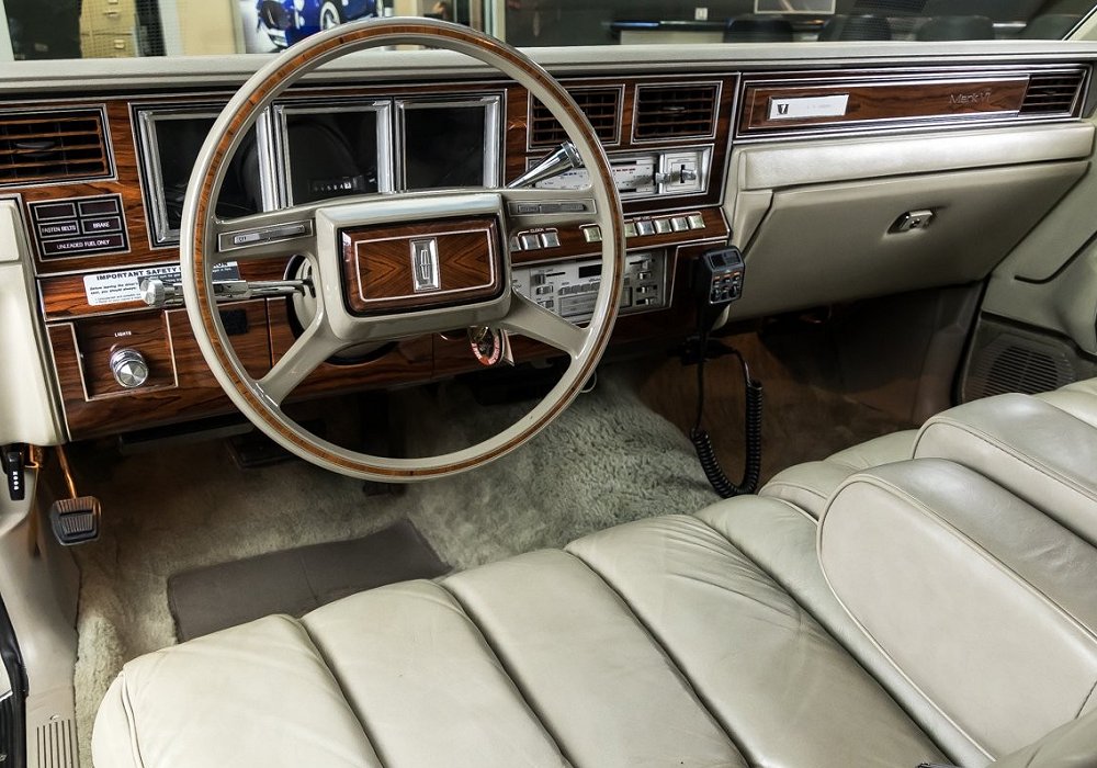 Lincoln Continental Mark VI 5.8 4-Door