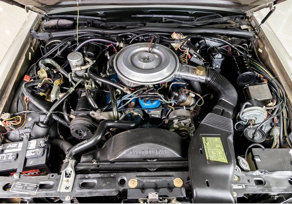 Lincoln Continental Mark VI 5.8 4-Door