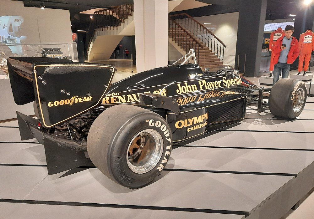 Lotus 97T/2 JPS Renault F1