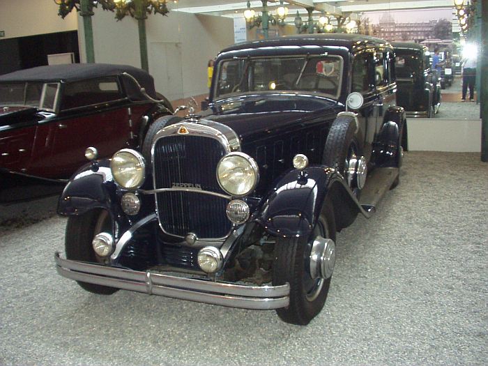 Maybach DS 8 Zeppelin Limousine