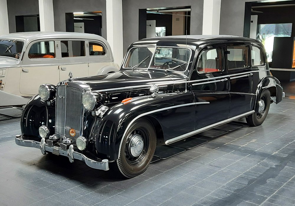 Maybach SW 42 Pullman-Limousine Spohn
