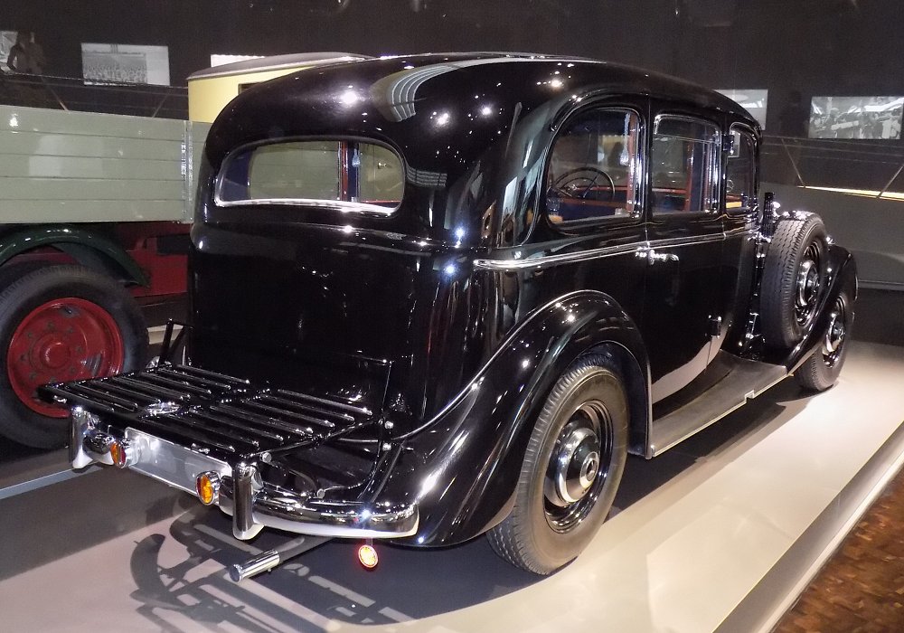 Mercedes-Benz 260 D Pullman Limousine