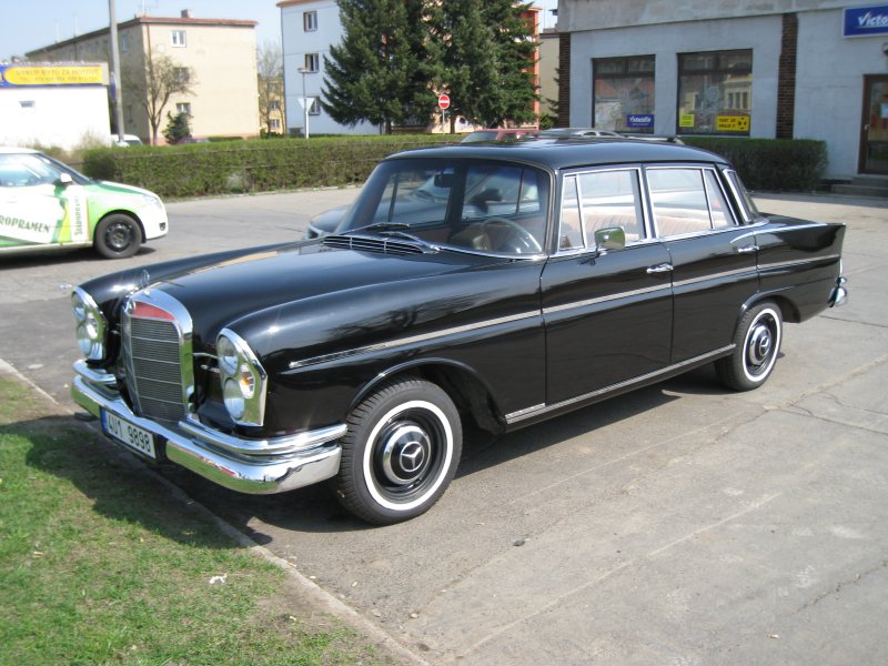 Mercedes-Benz 220 SEb Mercedes-Benz 220 SEb