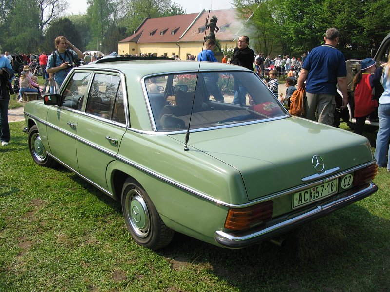 Mercedes-Benz 230/6